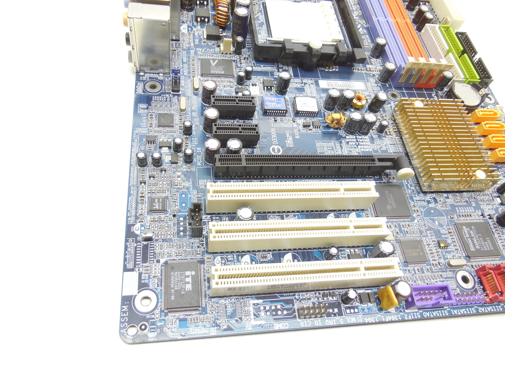 Материнская плата Socket 939 Gigabyte GA-K8N Ultra-9 Рамка задних портов в комплекте - Pic n 310142