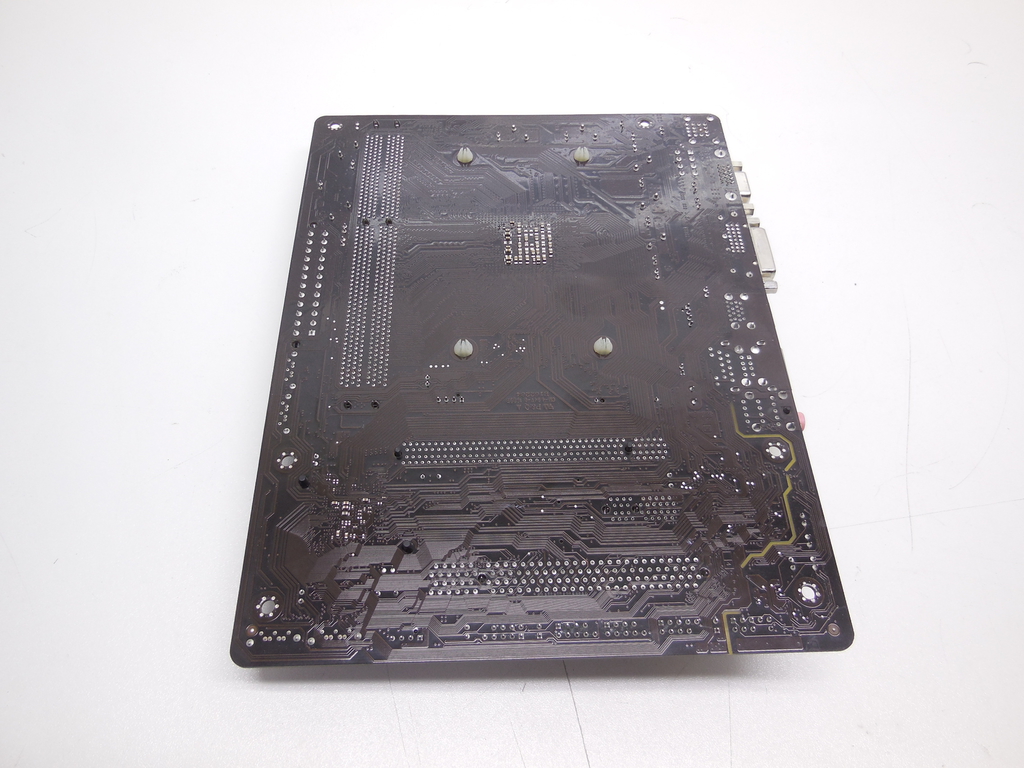 Материнская плата Socket FM2, FM2+ Gigabyte GA-F2A68HM-DS2 Рамка задних портов в комплекте - Pic n 310827