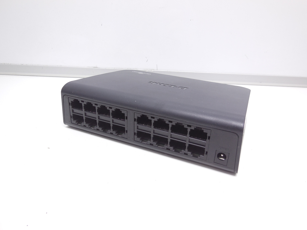 Коммутатор D-link DES-1016A E1, Неуправляемый, 16 портов Ethernet 10/100 Мбит сек - Pic n 310865