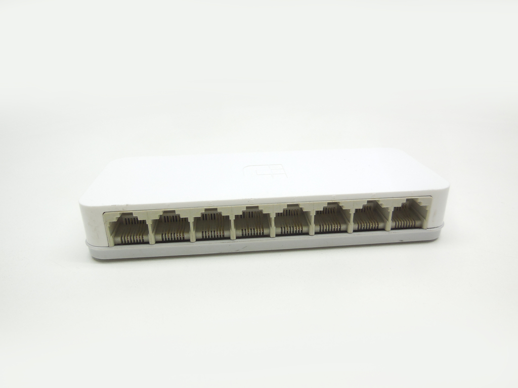 Неуправляемый коммутатор D-Link DES-1008C 8 портов 10/100 Мбит/сек - Pic n 311013