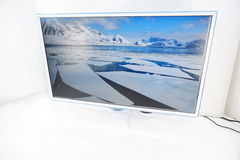 27" LED монитор Samsung белый цвет корпуса