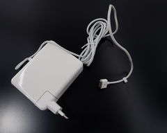 Блок питания Apple Magnetic A1172 85W, коннектор (magsafe 1), 2 напряжения: 18.5V 4.6A и 16.5V 3.65A. Для ноутбуков до 2012года