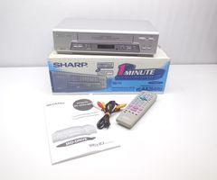 Видеомагнитофон Sharp VC-AA354RU В комплекте: коробка, пульт ДУ, аудио-видео кабель RCA