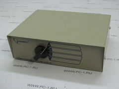 KVM переключатель Gembird Video Keyboard Mouse Switch /позволяет управлять 4 компьютерами используя лишь один набор клавиатура, мышь, монитор /Без кабелей